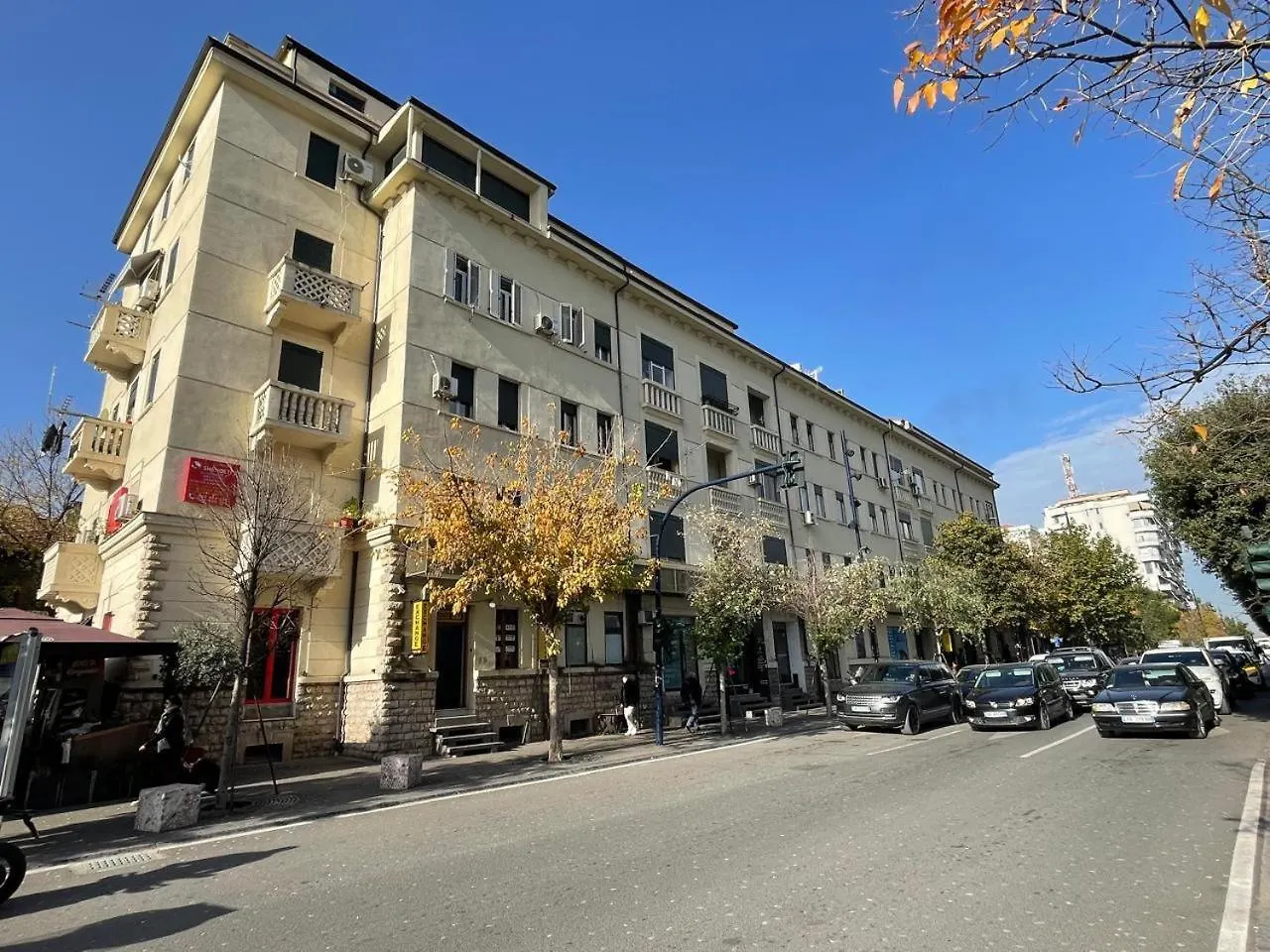 Loris Central Apartment Tirana