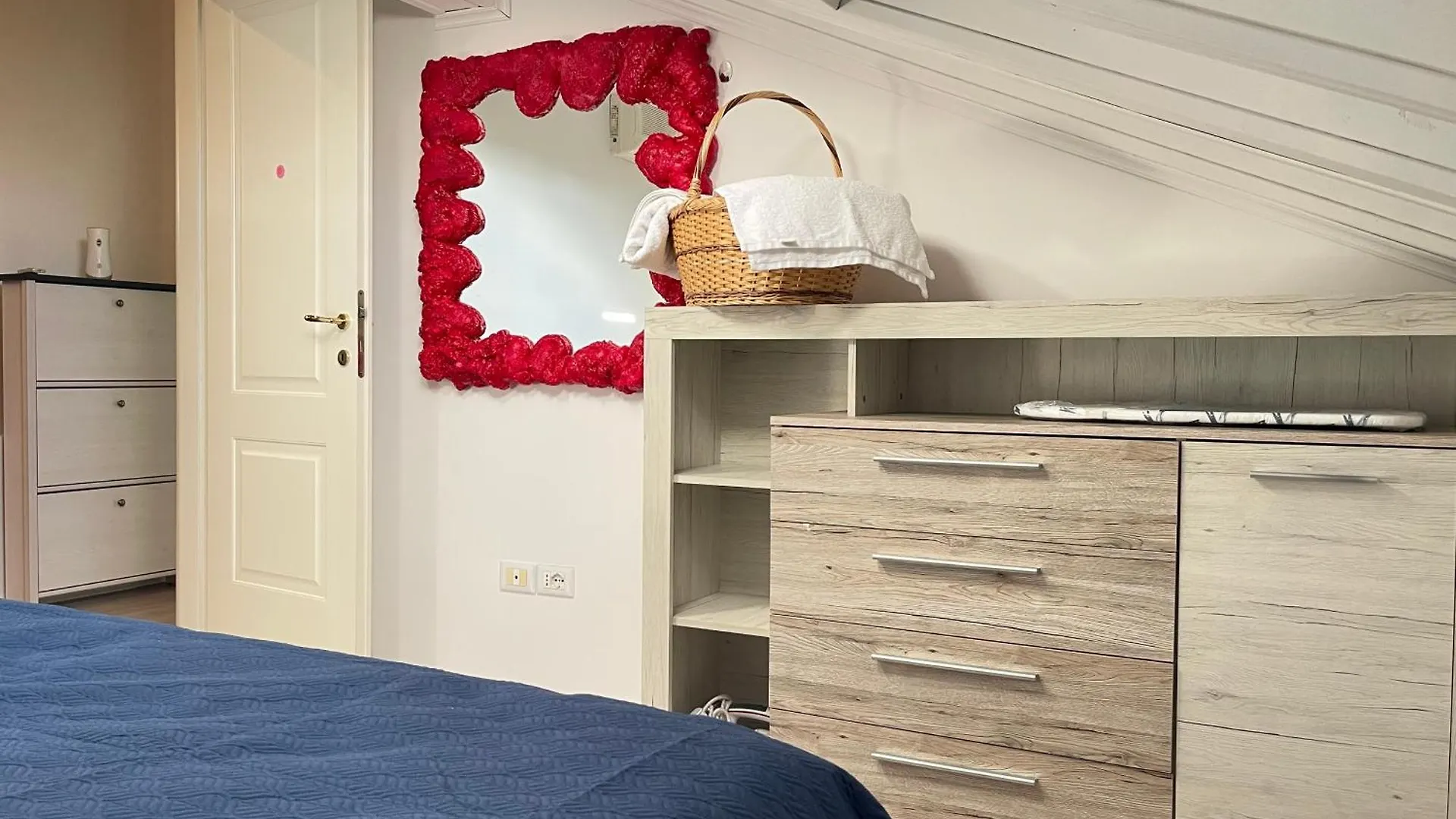 Loris Central Apartment Tirana